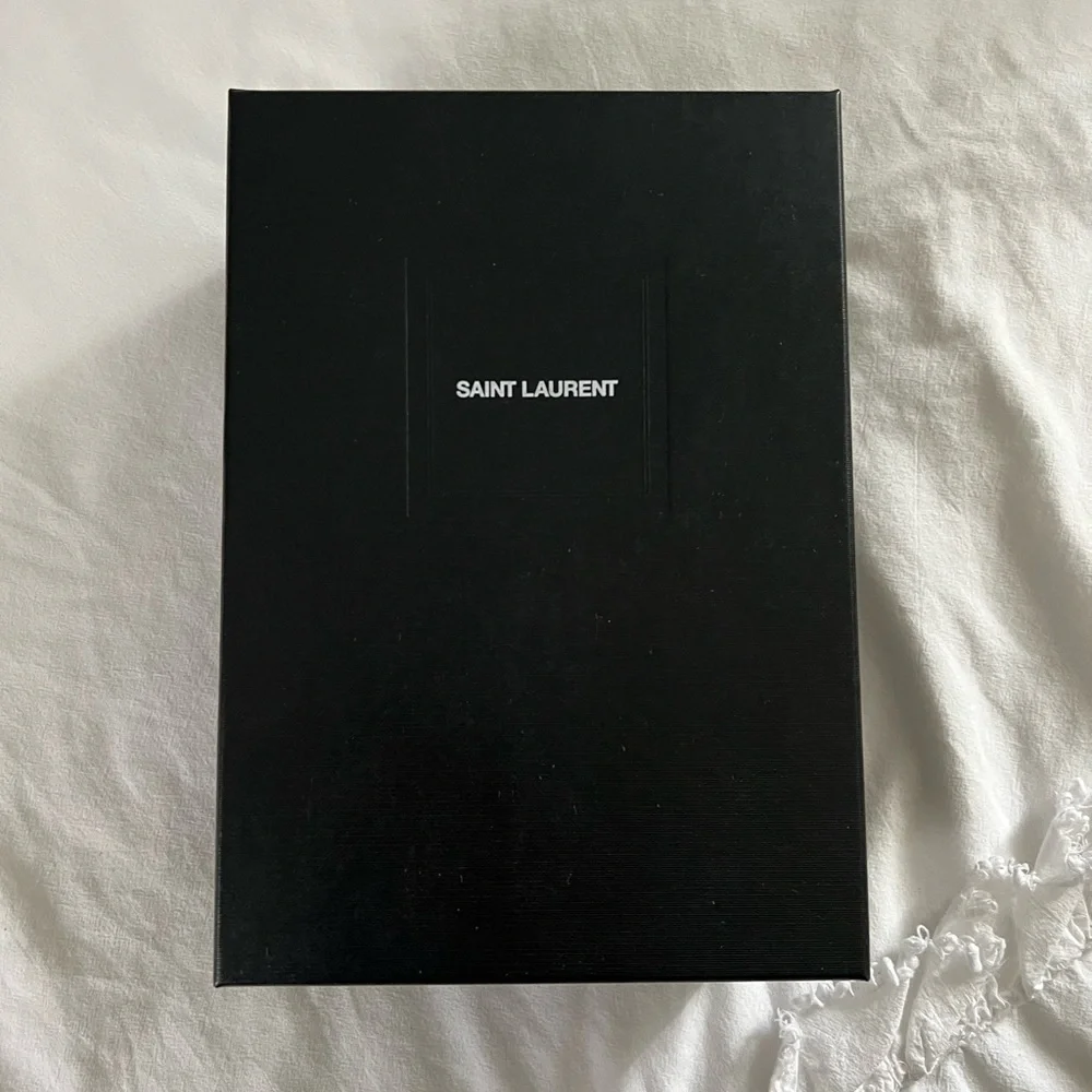 YSL LOULOU TOY STRAP BAG IN MATELASSÉ "Y" LEATHER - Picture 7 of 7